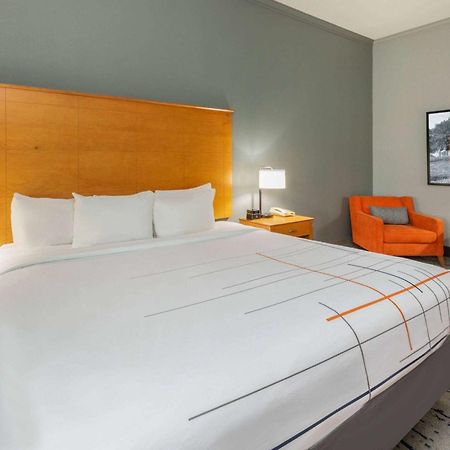 Hotel La Quinta By Wyndham Bridgeport Extérieur photo