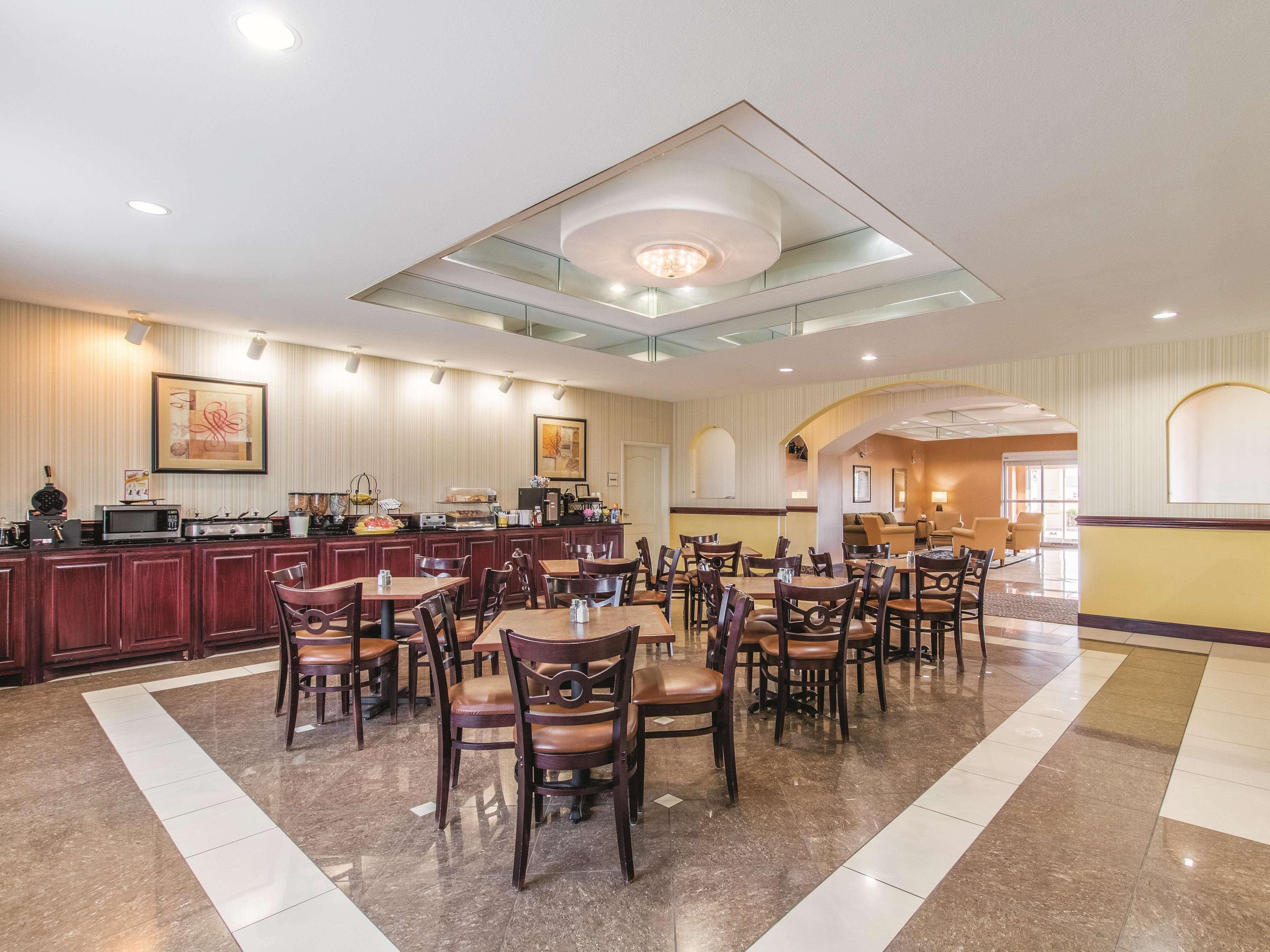 Hotel La Quinta By Wyndham Bridgeport Extérieur photo