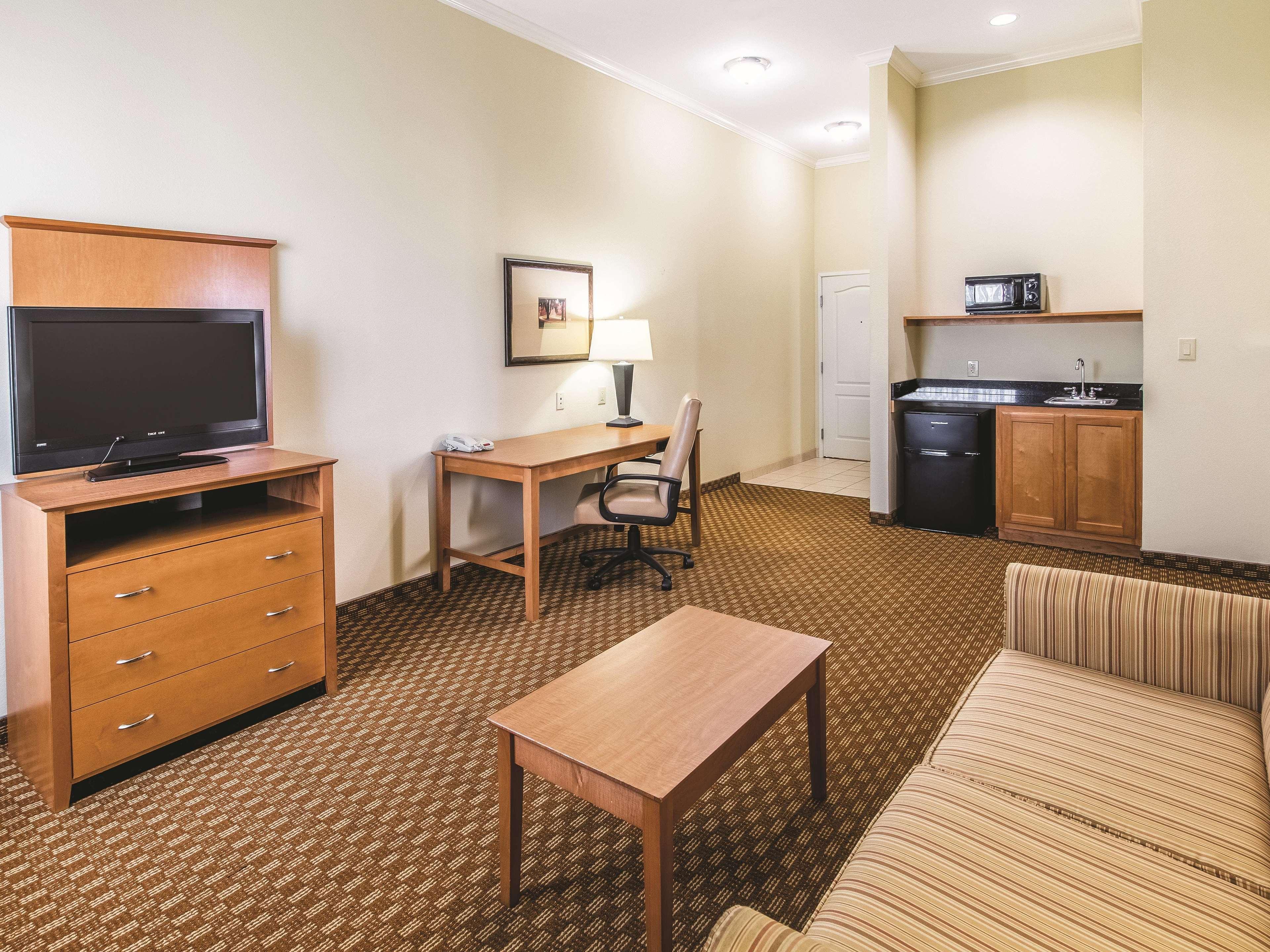 Hotel La Quinta By Wyndham Bridgeport Extérieur photo