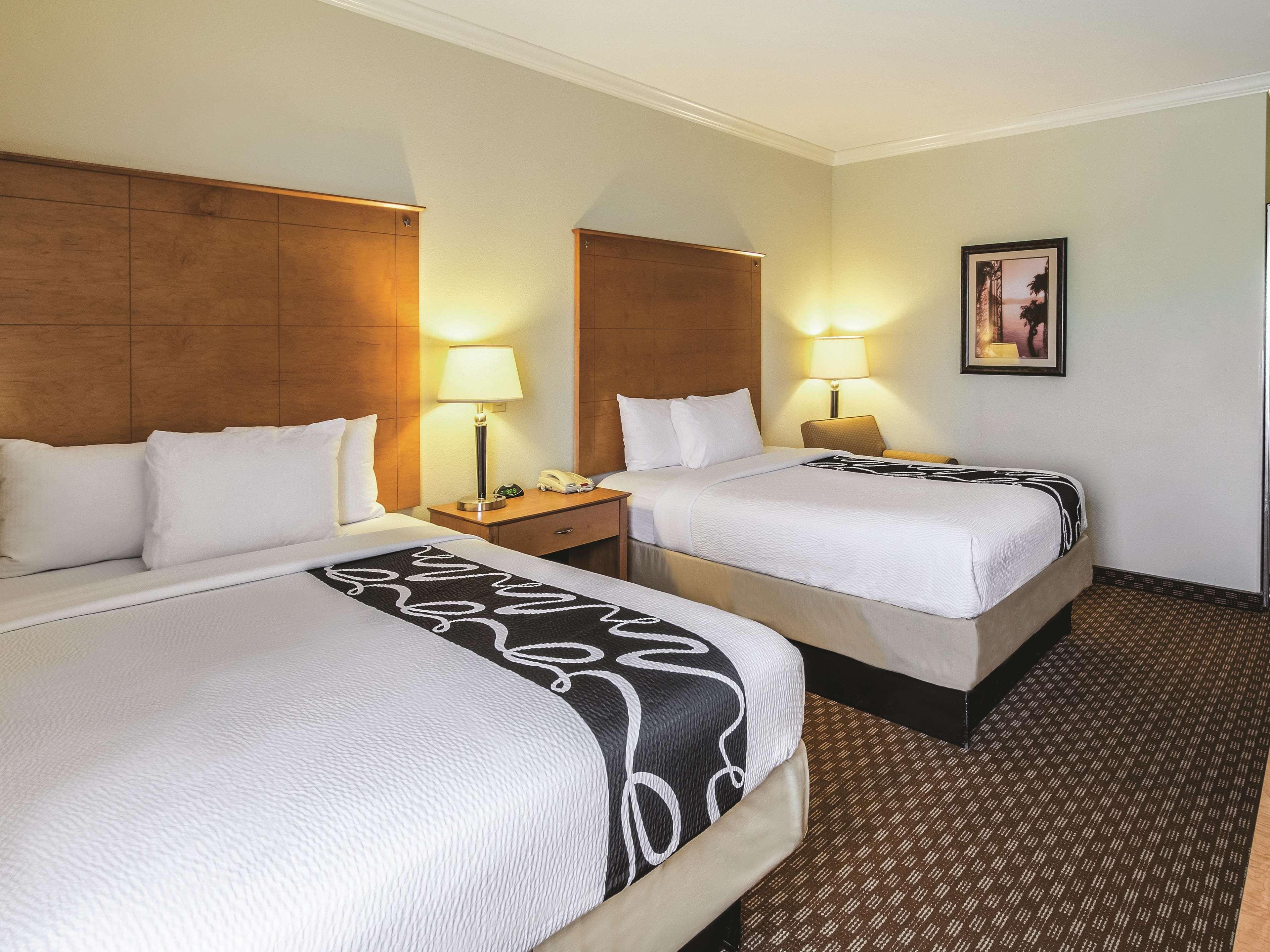 Hotel La Quinta By Wyndham Bridgeport Extérieur photo