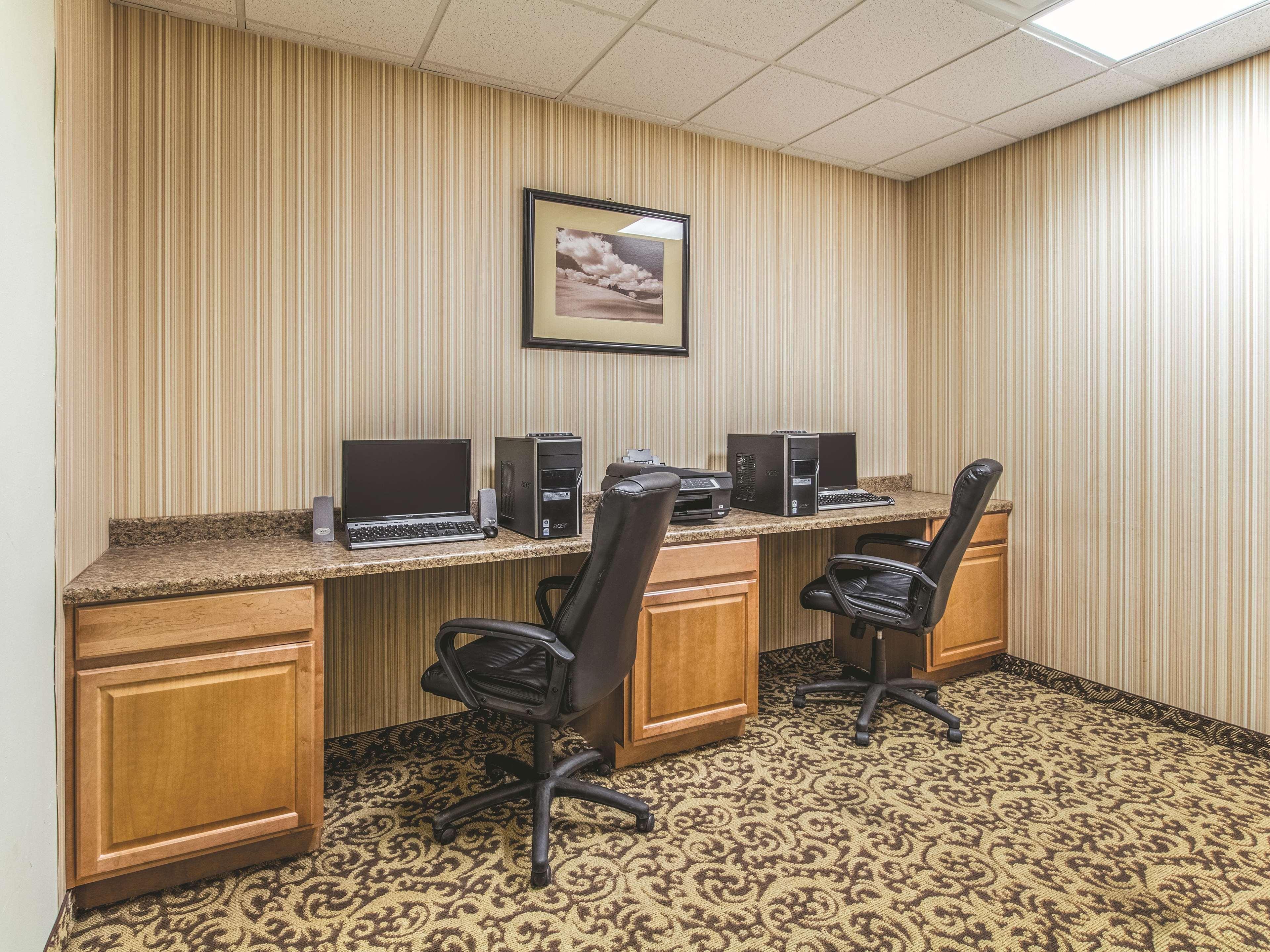 Hotel La Quinta By Wyndham Bridgeport Extérieur photo