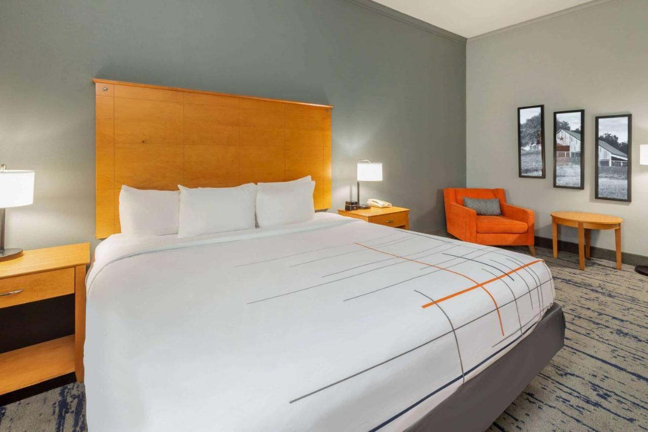 Hotel La Quinta By Wyndham Bridgeport Extérieur photo