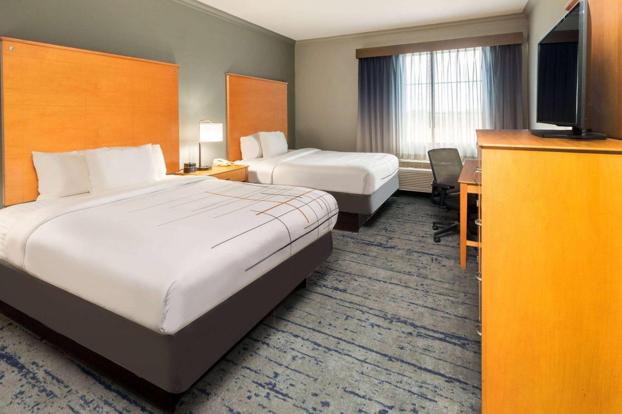 Hotel La Quinta By Wyndham Bridgeport Extérieur photo