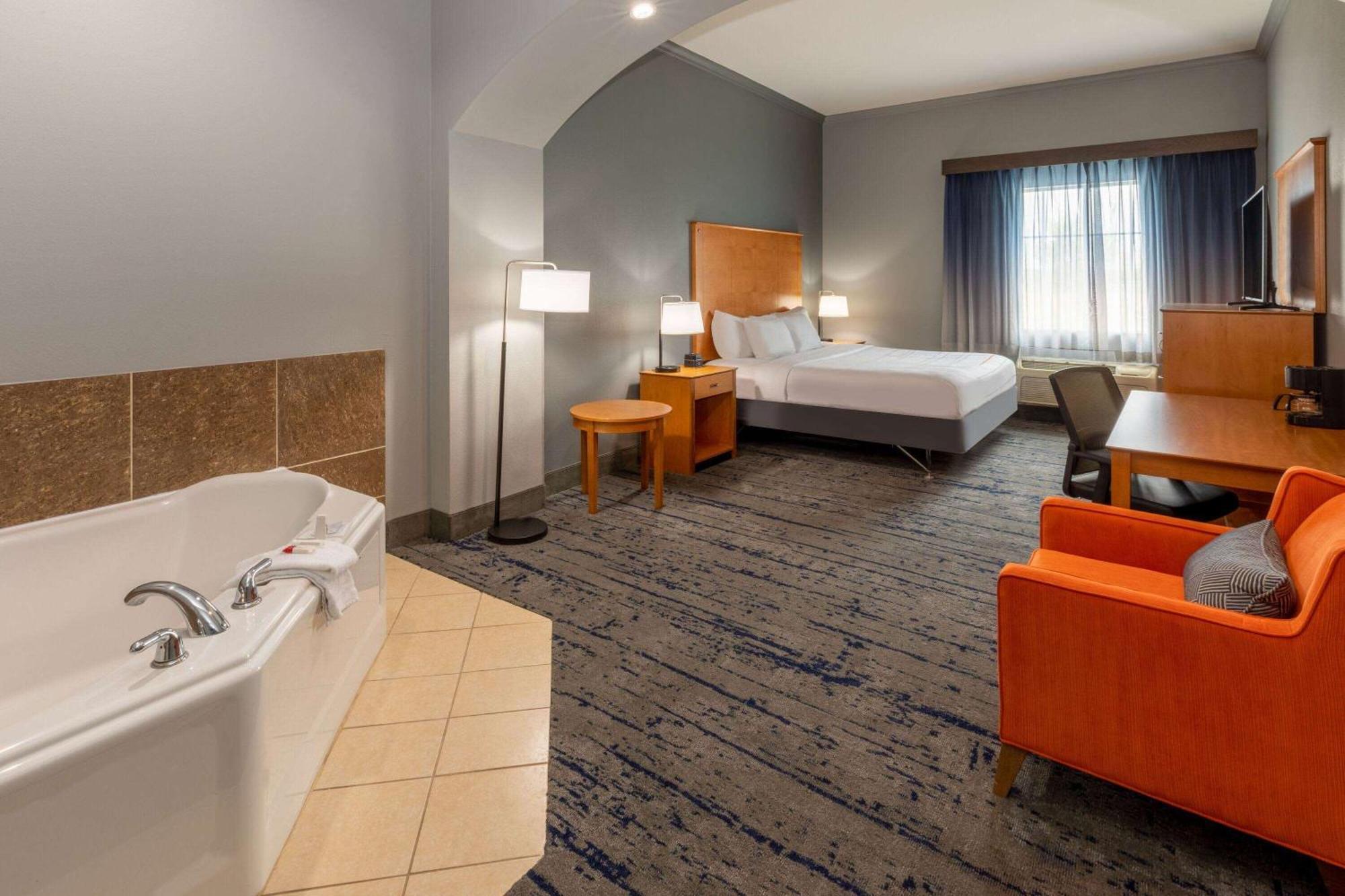 Hotel La Quinta By Wyndham Bridgeport Extérieur photo
