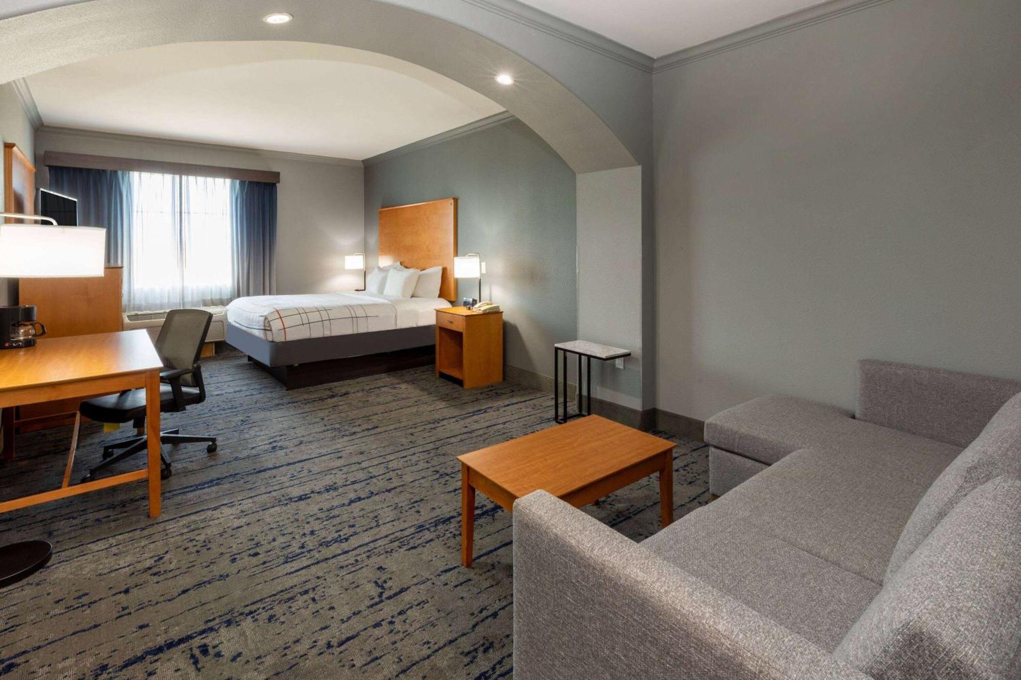 Hotel La Quinta By Wyndham Bridgeport Extérieur photo